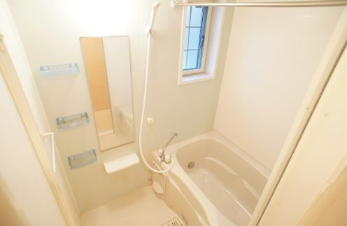 エミナンス南町の浴室|※別号室の写真です。