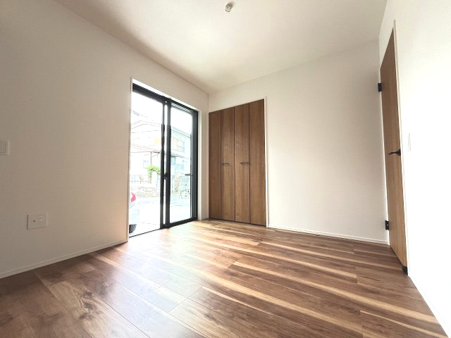 【洋室】 | 福岡市早良区小田部3丁目4期　1号棟（全1棟）【仲介手数料無料・0円】 | 現地写真。1階和室です。