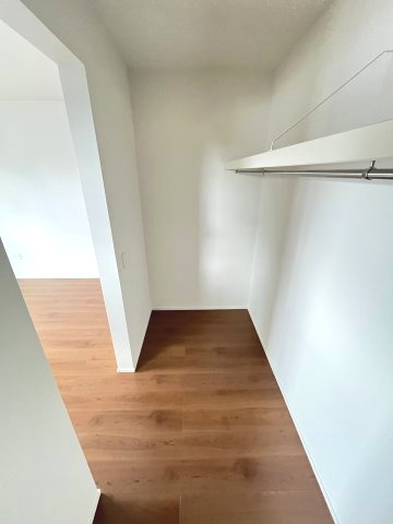 【収納】 | 福岡市早良区小田部3丁目4期　1号棟（全1棟）【仲介手数料無料・0円】 | 現地写真。ウォークインクローゼットです。