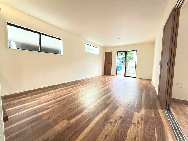 【居間・リビング】 | 福岡市早良区小田部3丁目4期　1号棟（全1棟）【仲介手数料無料・0円】 | 現地写真。