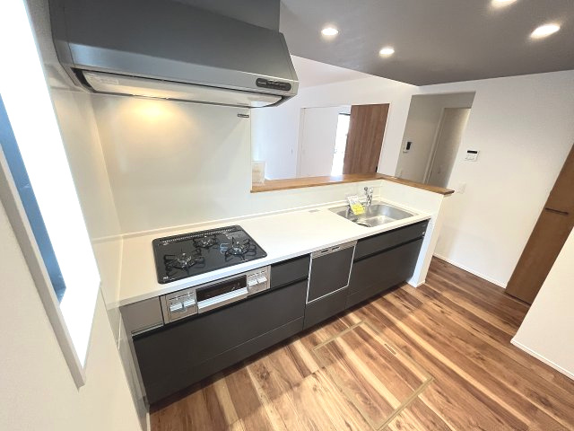 【キッチン】 | 福岡市早良区小田部3丁目4期　1号棟（全1棟）【仲介手数料無料・0円】 | 現地写真。