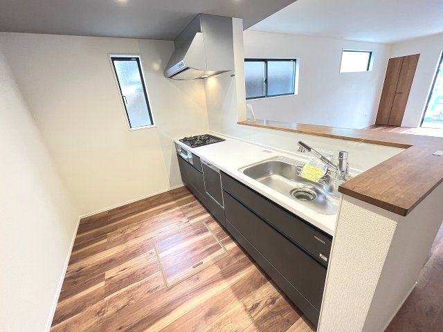 【キッチン】 | 福岡市早良区小田部3丁目4期　1号棟（全1棟）【仲介手数料無料・0円】 | 現地写真。