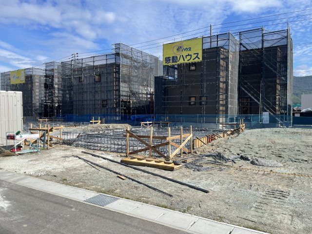 【外観】 | 新築分譲住宅　山形市浜崎　第3　全3棟 | 【Facade】
爽やかな青空の下に贅沢なほどに降り注ぐ陽光、豊かな居住性と、クオリティが見事に調和した住空間は、住まうことの喜びを感じさせてくれます。