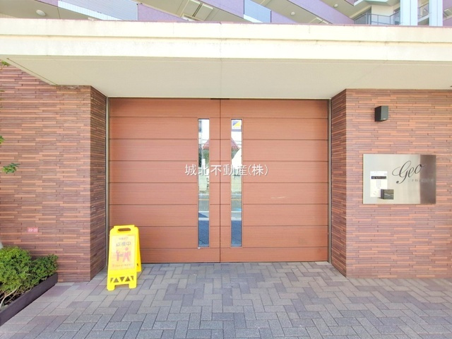 ジオ杉並高井戸のエントランス