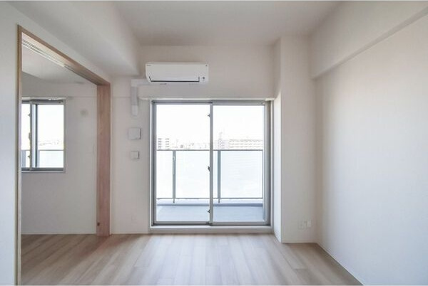 アドバンス名古屋シュテルンの居間・リビング|こちらのリビングで趣味の時間をお楽しみください