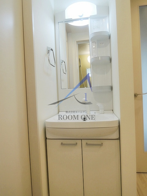 フェリーチェ梅屋敷Ⅰの洗面所|独立洗面台です。