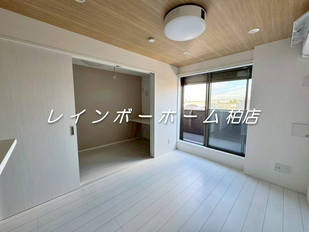 担当エリアのルームアドバイザーが直接対応いたしますの居間・リビング|ゆったり過ごせる居間です