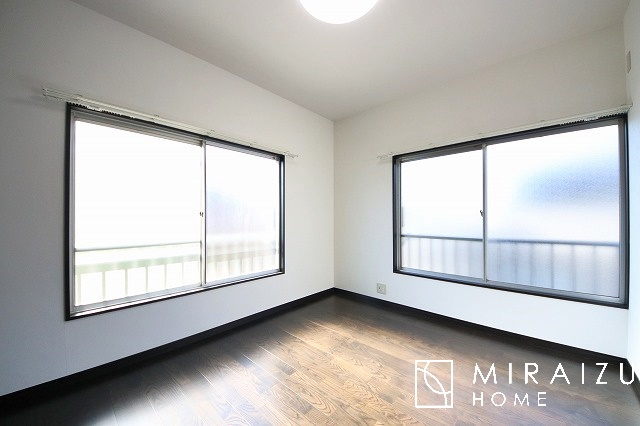 【洋室】 | 家具にこだわり、レイアウトを楽しんで、お部屋で過ごす時間は自分だけの落ち着いた空間として使えます。