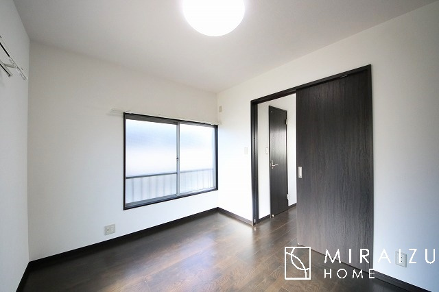 【洋室】 | 南面に面した洋室は陽当たり、風通し共に良好です。明るい部屋はそれだけで気分が晴れやかになります。