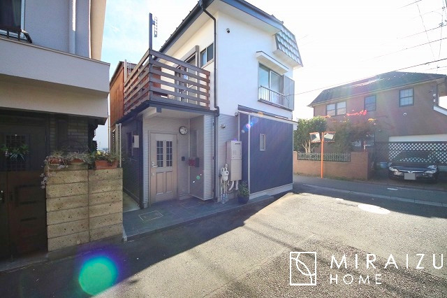 【外観】 | 閑静な住宅街で叶える穏やかな生活。大切な家族に笑顔を。大切な家族に安らぎを。家族の絆が深まる、そんなお家です。