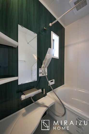 【浴室】 | 疲れを取ってくれる癒しの空間を。リラックスできるバリアフリータイプのユニットバス。