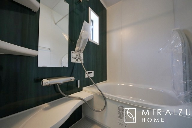 【浴室】 | 疲れを取ってくれる癒しの空間を。リラックスできるバリアフリータイプのユニットバス。