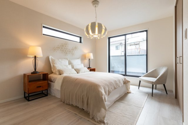 【その他】 | マイタウン浜甲子園　プレミアム　建築条件付き売土地♪ | 【同社施工例写真】
主寝室♪
全居室に収納があるので、収納には困りません♪