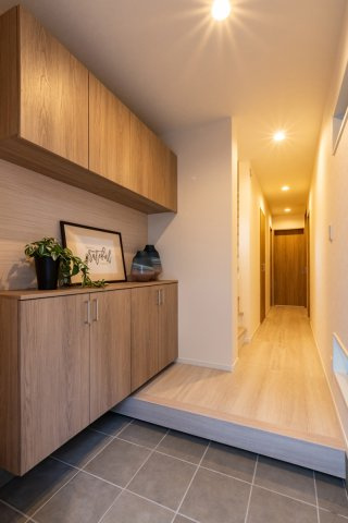 【その他】 | マイタウン浜甲子園　プレミアム　建築条件付き売土地♪ | 【同社施工例写真】
シューズボックス・・・Panasonic製が標準仕様♪