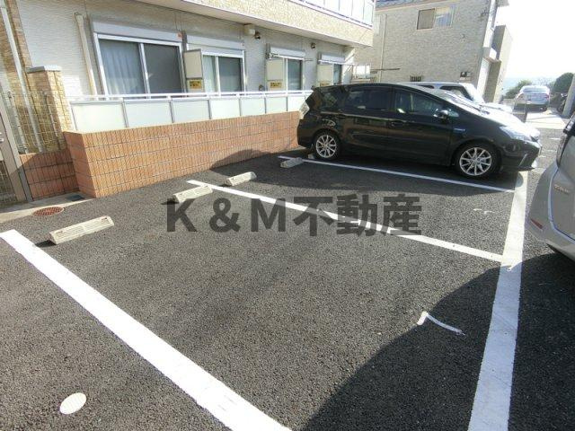 リブリ・アザレアの駐車場|駐車場に車を止められます