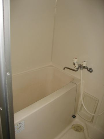 谷上ハイツの浴室|落ち着いた空間のお風呂です