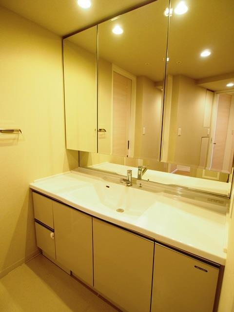 ジオ芦屋楠町の洗面所|脱衣スペースもあります