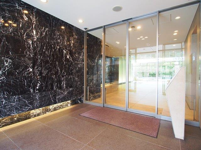 ジオ芦屋楠町のエントランス|ゆとりのあるエントランスです