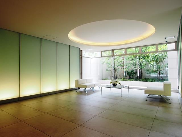 ジオ芦屋楠町のロビー|ゆとりのあるロビーです