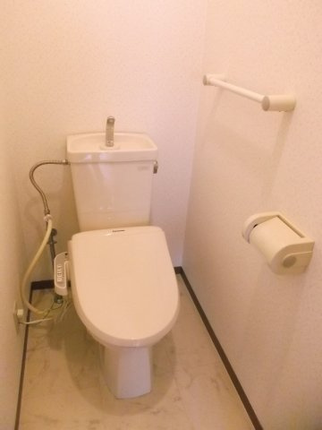 プレステージ芦屋F棟のトイレ|温水洗浄便座は標準装備です！