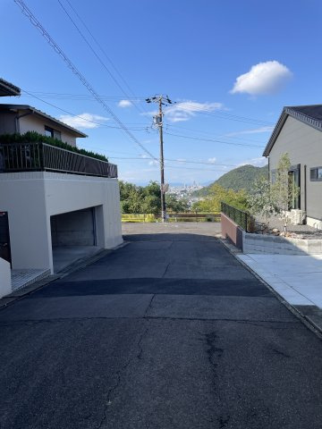 中古住宅　尾崎南町1丁目の前面道路含む現地写真