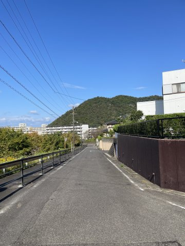 中古住宅　尾崎南町1丁目の前面道路含む現地写真