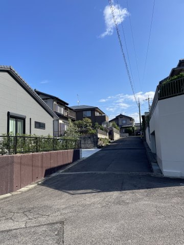 中古住宅　尾崎南町1丁目の前面道路含む現地写真