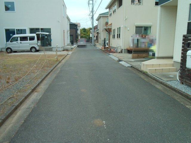 川越市小室　売地の前面道路含む現地写真