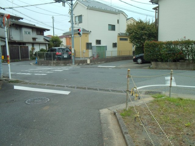 川越市小室　売地の前面道路含む現地写真