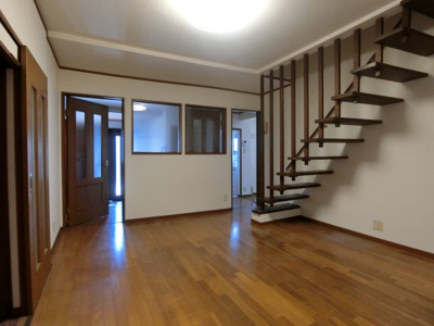 【居間・リビング】 | 南三国ヶ丘町5丁店舗付貸家