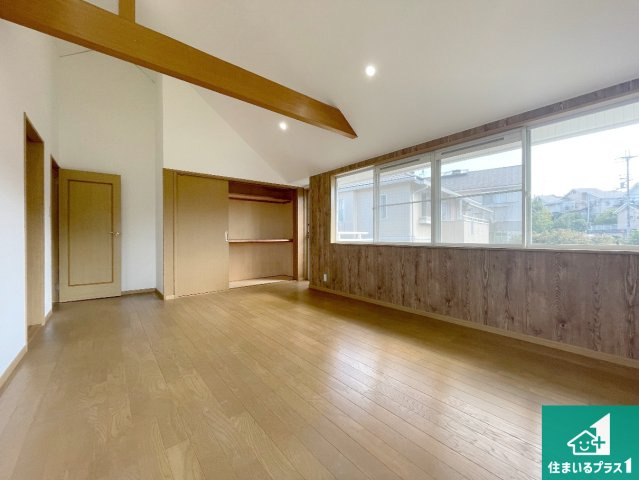 神戸市西区桜が丘　中古一戸建ての洋室|収納スペースが充実しているので子供の成長に合わせてたくさん収納ができます！家族構成に合わせた様々な活用ができる収納！