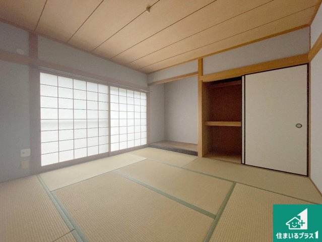 神戸市西区桜が丘　中古一戸建ての和室|一室あると便利な和室は客間としてだけでなく、小さなお子様のプレイルームや食後のくつろぎスペースとしてもご利用いただけます。収納もついていますので大活躍間違いなし！
