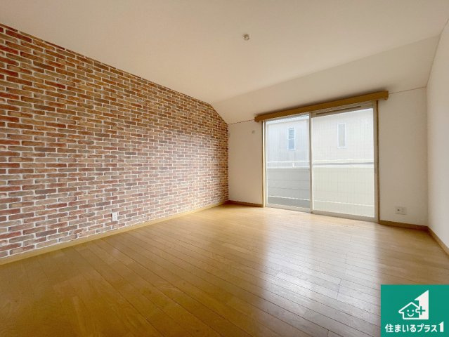 神戸市西区桜が丘　中古一戸建ての洋室|シンプルな洋室は、自分好みのインテリアが楽しめます♪