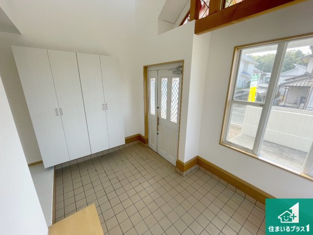 神戸市西区桜が丘　中古一戸建ての玄関|シューズボックスにはたくさんの靴が収納できるので玄関周りはいつもスッキリ！ご家族が増えても安心！