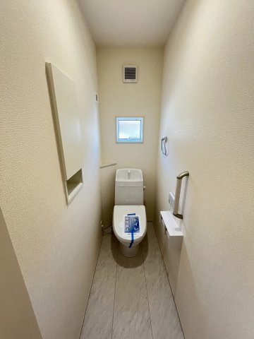 【トイレ】 | 福岡市南区柏原1丁目　1号棟（全1棟）【仲介手数料無料・0円】 | 現地写真。2階にもトイレです。