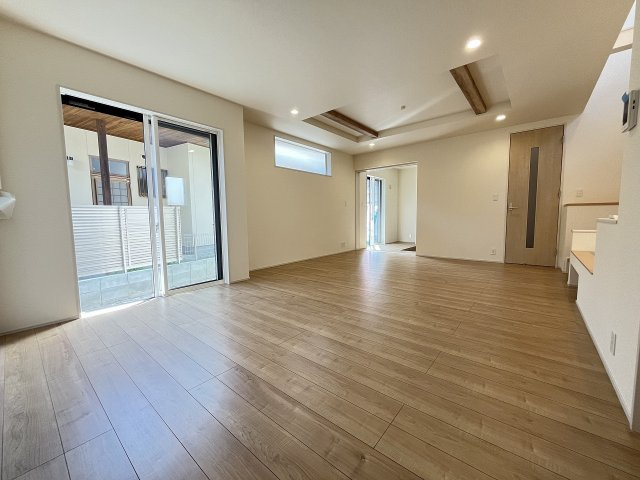 【居間・リビング】 | 福岡市南区柏原1丁目　1号棟（全1棟）【仲介手数料無料・0円】 | 現地写真。