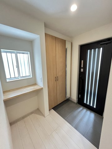 【玄関】 | 福岡市南区柏原1丁目　1号棟（全1棟）【仲介手数料無料・0円】 | 施工例。施工例は完成時と異なる場合があります。