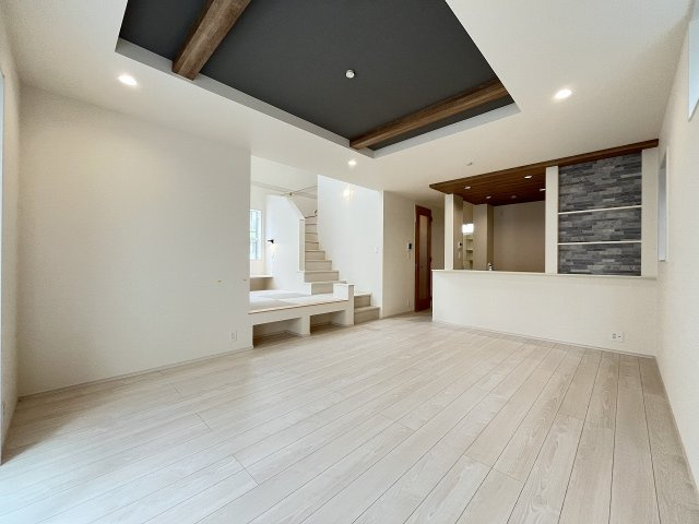 【内装】 | 福岡市南区柏原1丁目　1号棟（全1棟）【仲介手数料無料・0円】 | 施工例。リビングです。施工例は完成時と異なる場合があります。