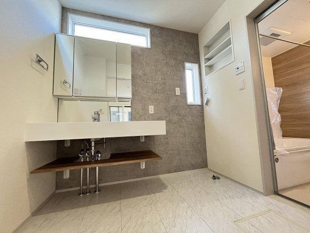 【洗面所】 | 福岡市南区柏原1丁目　1号棟（全1棟）【仲介手数料無料・0円】 | 現地写真。