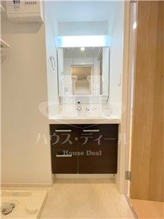 【独立洗面台】 | ルミアージュ飛鳥山公園 | 独立洗面化粧台が付いています