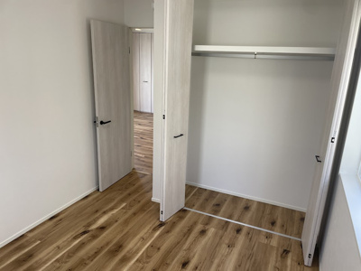 【洋室】 | 東根市羽入【新築建売】平屋 | 洋室もそれぞれ収納スペースが完備されております。