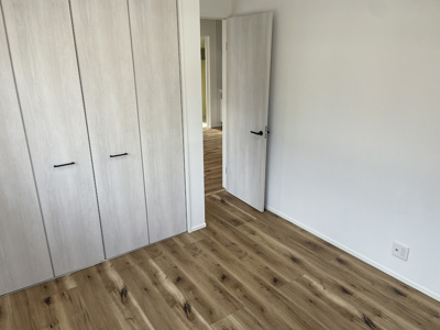 【寝室】 | 東根市羽入【新築建売】平屋 | 大きいベットを置いてもスペースの取れる寝室です。