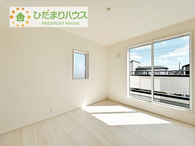 【洋室】 | 牛久市さくら台1丁目4期　新築戸建　2号棟 | バルコニーに面していて、たっぷり光りの入る明るい子供部屋です！