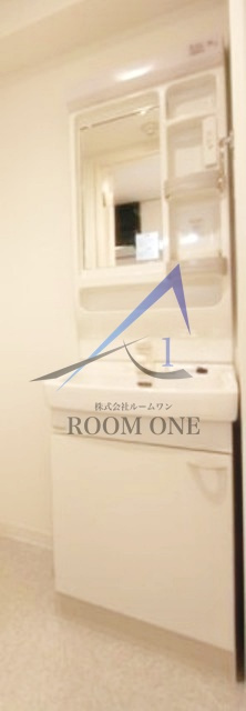 レーヴ東京イーストフェルクルールの居間・リビング|洗面台です。