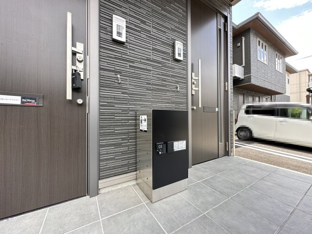 シャーメゾン チェラーグのエントランス