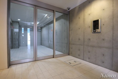 【エントランス】 | ラ・ルーシュ泉 | 毎日通るエントランスはこのようになっています