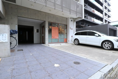 【駐車場】 | ラ・ルーシュ泉 | 駐車場があるので、車を買う予定の方も安心です