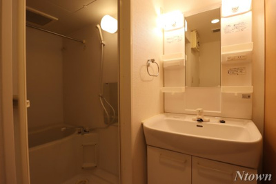 【洗面所】 | ラ・ルーシュ泉 | 広い洗面スペース