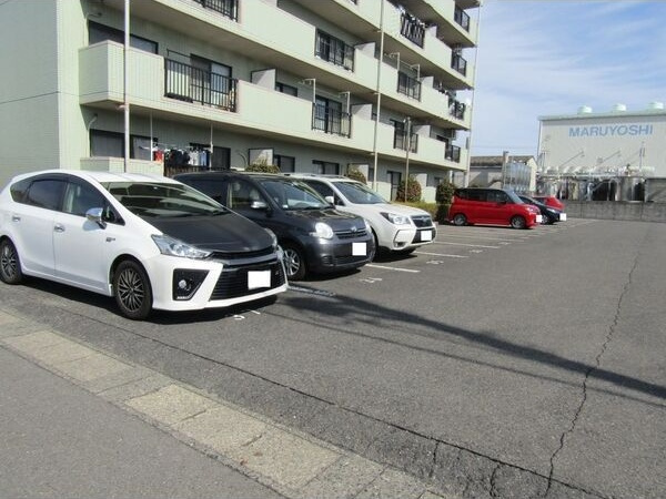 グランツ杉山Iの駐車場