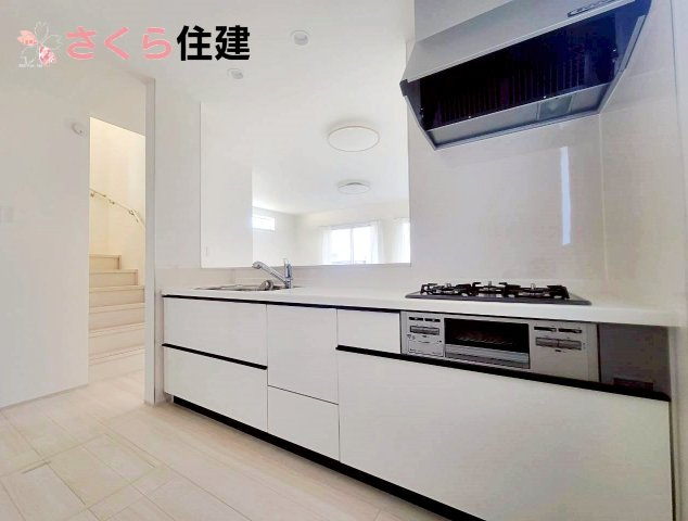 ハートフルタウン　今泉新町267番のキッチン|人工大理石のキッチン天板は傷や汚れが付きにくいのが特徴です